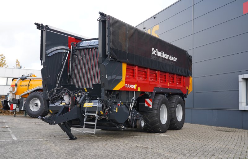 Naast de tank stond ook de nieuwe rode Schuitemaker Rapide 7 Ultimate XC met beweegbare voorwand.