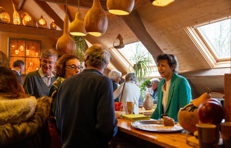 Van de fleskalebassen worden lampenkappen gemaakt.