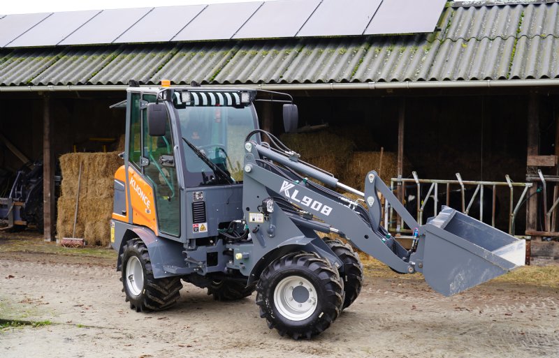 Op de giek zijn tot drie dubbelwerkende ventielen te krijgen voor het aandrijven en bedienen van hulpstukken.