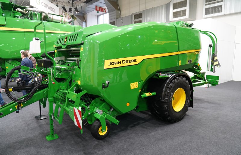 C442-perswikkelcombinatie C442 van John Deere heeft een ingebouwd weegsysteem.