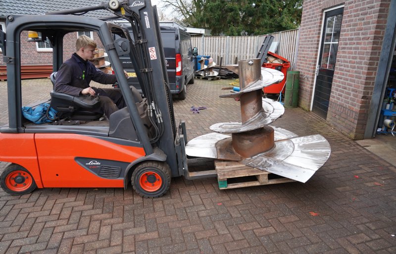 Een magneet monteren op locatie duurt ongeveer een uur.