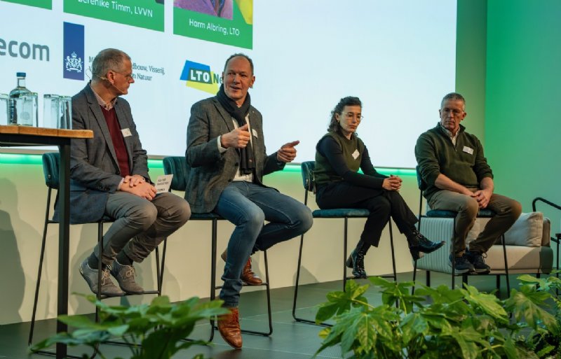 Van links naar rechts: Hans Verkerk, Ron Houweling, Berenike Timm en Harm Albring. Zij bespraken op de slotbijeenkomst de resultaten van Bemest op z’n Best.