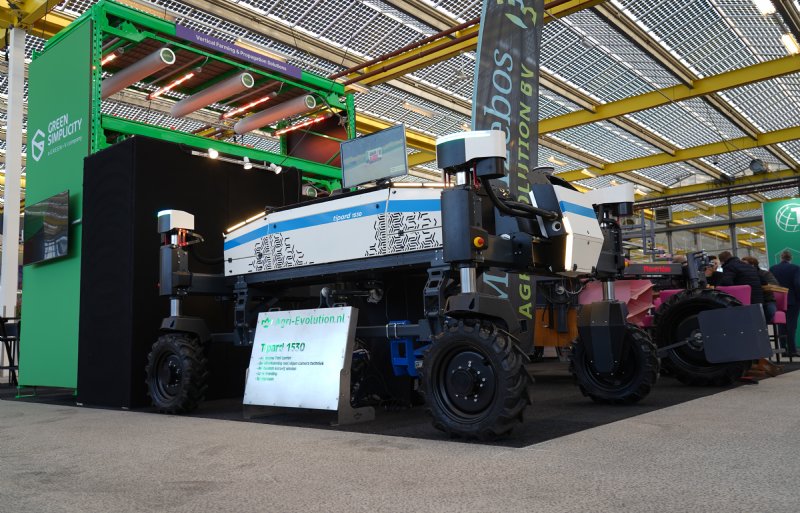 In de hal van 10.000 vierkante meter stonden de belangrijkste fabrikanten wat betreft de teelt van bloemen, bollen en vaste planten.