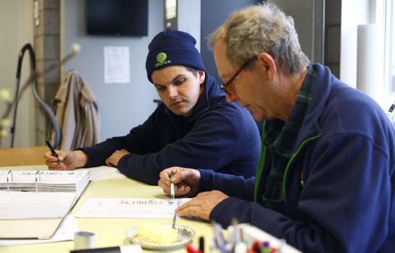 Bemestingsplan doornemen in de kantine.