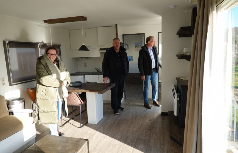 De woonunits zijn aangesloten op eigen riolering, water en elektriciteit. In iedere unit kunnen vier mensen wonen, met eigen sanitair en keuken.