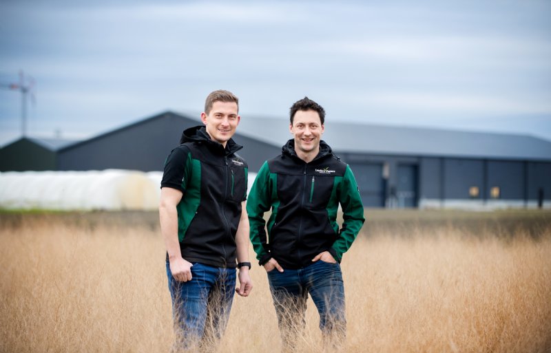 Tim Muijsenberg (links) en Robin Peeters van Lenders Peeters Organic Plants.
