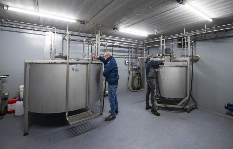 De nieuwe voerkeuken heeft een grote voorruimte, zodat altijd nog kan worden gekozen voor een automatisch voersysteem.