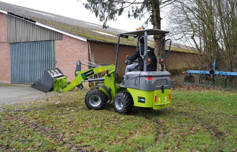 Jeffrey Kamp kan service verlenen in de schuur van een voormalig loonbedrijf in Haaksbergen.