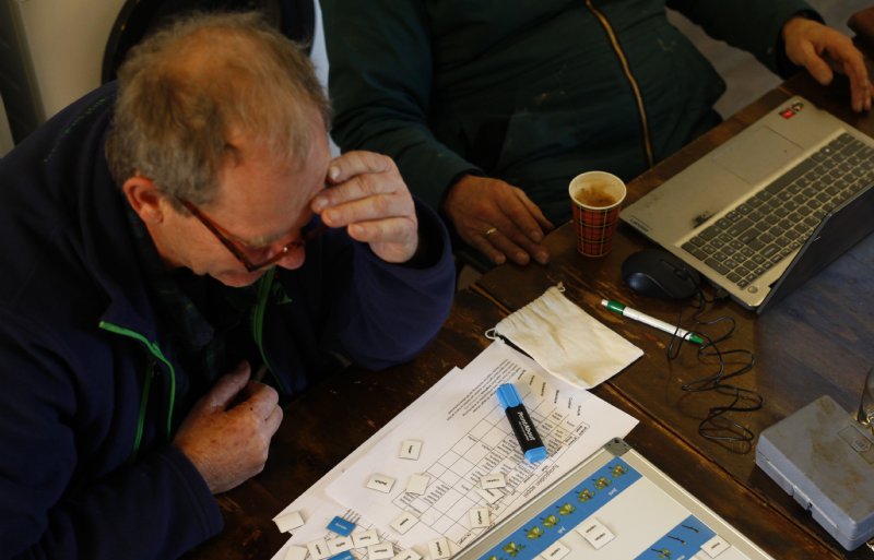 De gewasbeschermingspuzzel leggen.