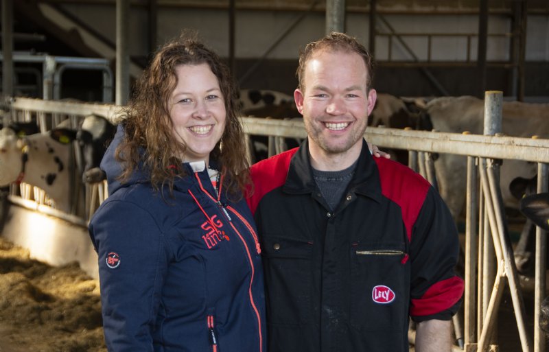 Siglinda de Vries en Tjeerd-Sietze Kuiper, melkveehouders in Warns (FR)