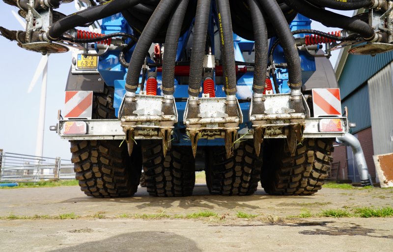 Circa 40 procent van de enkelassige tanks wordt verkocht met vier wielen op één lijn.