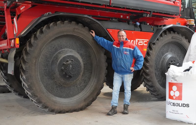 Harm Timmermans is eigenaar van Timmermans Agri-Service in het Limburgse America. Het bedrijf is gespecialiseerd in gewasbescherming (gewasverzorging) van alle voorkomende groenten- en akkerbouwgewassen. Timmermans Agri-Service heeft vijftien medewerkers in dienst.