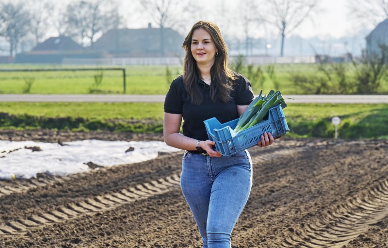 Groenteteler Julia Cornelissen in Ledeacker (NB)