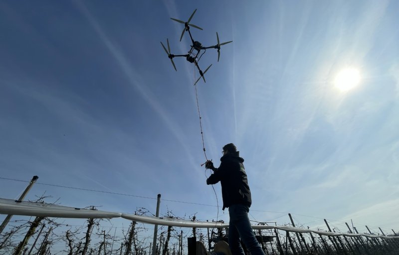 Door staalkabels te trekken met een drone ben je nog maar 20 tot 30 procent van de tijd kwijt vergeleken met handwerk.