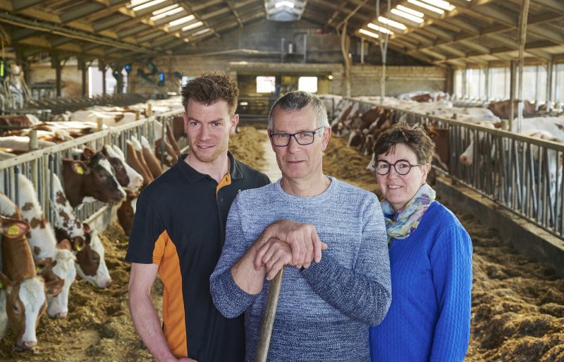 Harm, Bas en Miranda Roefs, melkveehouders in Loosbroek (NB)