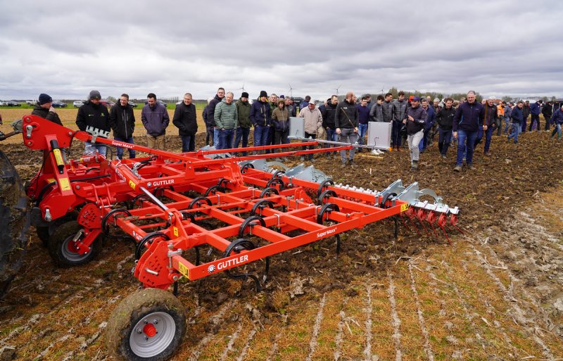 Een machine is zo vlak en ondiep af te stellen als het perceel toelaat.