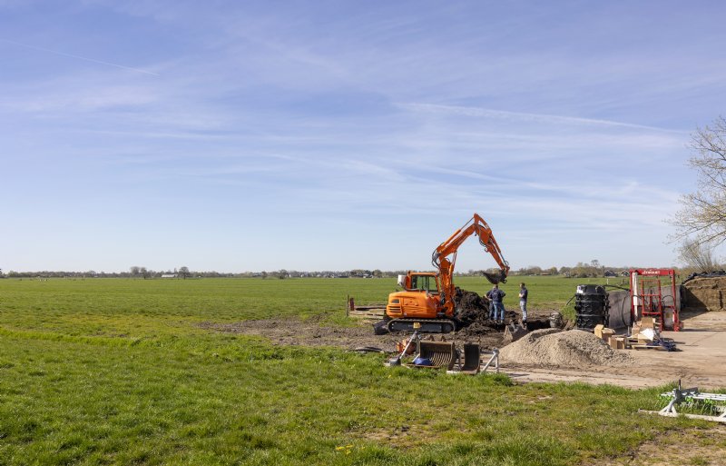 Boerderij De Horst van Angélique en Edward Voshaart in Nederhorst den Berg had al langer plannen voor verbreding van het bedrijf. Inmiddels zijn drie nieuwe vakantiehuisjes in aanbouw achter de boerderij.