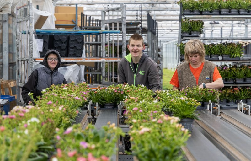 Deze twee 'Hoogwerkers' (links en midden) vinden hun werk ‘het allerleukst’.