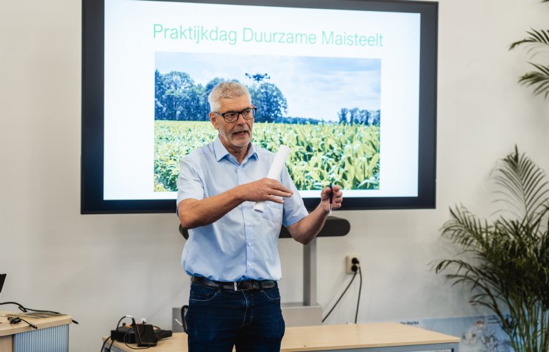 Projectleider Harry Toetert presenteert de onderzoeksresultaten.