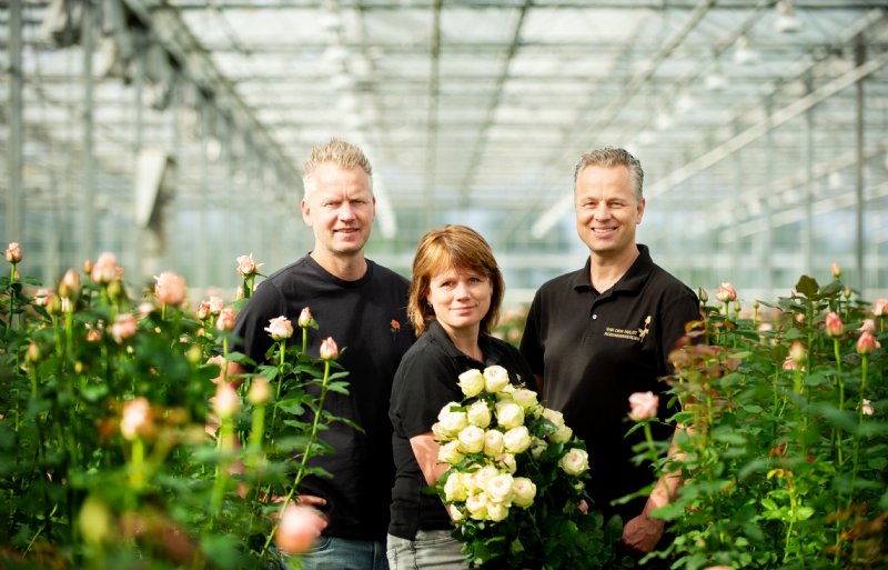 Paul (43), Linda (50) en Koen (45) van der Hulst, bedrijfshoofden Van der Hulst Rozenkwekerijen in Meterik (LB)