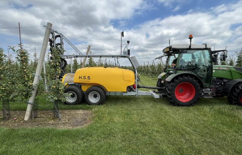 Op de spuitmachine van Hol Spraying Systems zijn de detectiesensoren voor de spuittank gemonteerd.