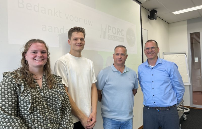 Iris Hendriks en Lars Berkvens met hun opdrachtgevers Rainier van Gelderen en Mark Roozen.