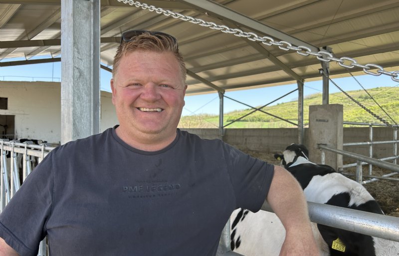 Pascal Cazemier is melkveehouder in Faragau in Roemenië. Hij houdt er driehonderd melkkoeien op circa 150 hectare.