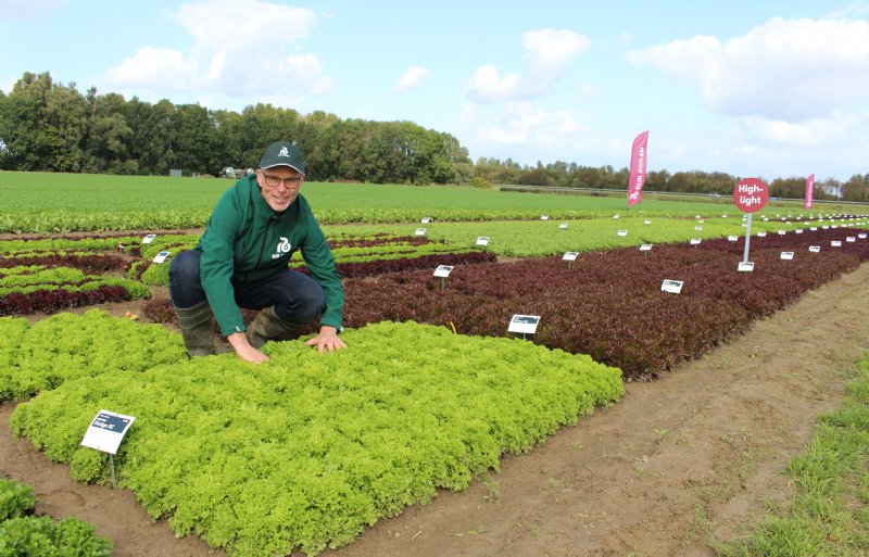 Daan Heidema laat diverse slasoorten zien in hoge plantdichtheden om eventueel te kunnen maaien.