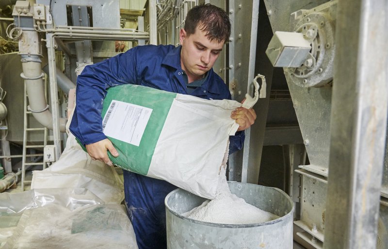Kees de Boer geeft de koeien een totaal gemengd rantsoen dat goed is voor 36 kilo melk.