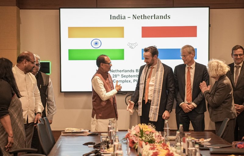 Staatssecretaris Silvio Erkens van Landbouw, Visserij, Voedselzekerheid en Natuur tijdens zijn werkbezoek aan India.