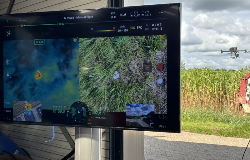 Een drone met een warmtecamera om wild op te sporen voor het maaien.