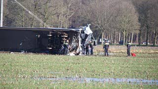 Ontspoorde trein in maisland Dalfsen (video)