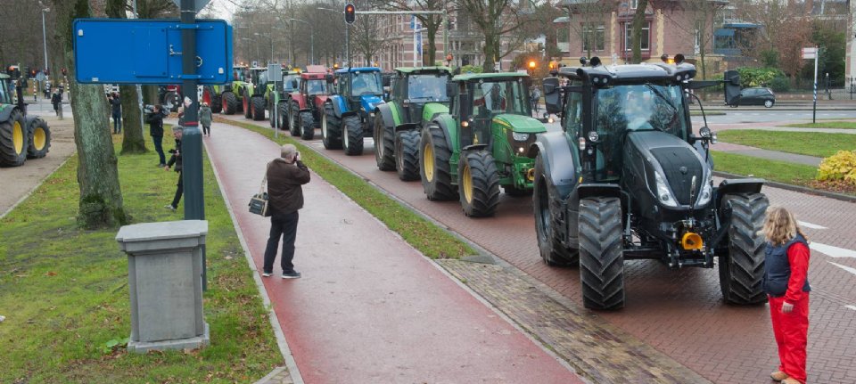 Groot boerenprotest bij provinciehuis Haarlem Nieuwe Oogst