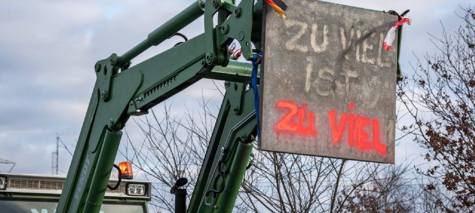 Der Protest deutscher Landwirte geht weit über die Kürzung von Sozialleistungen hinaus
