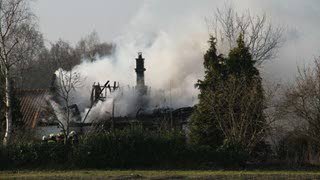Woonboerderij Beerzerveld in de as (video)